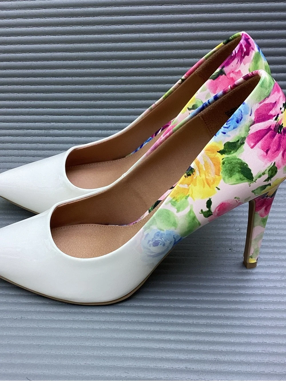 Christian Siriano White Floral Patent Pointed-Toe Pumps